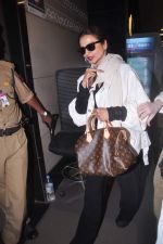 Rekha leave for IIFA 2012 in International Airport on 7th June 2012 (31).JPG
